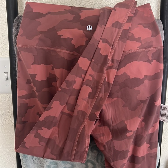 Lululemon leggings Size 8 - Picture 2 of 2
